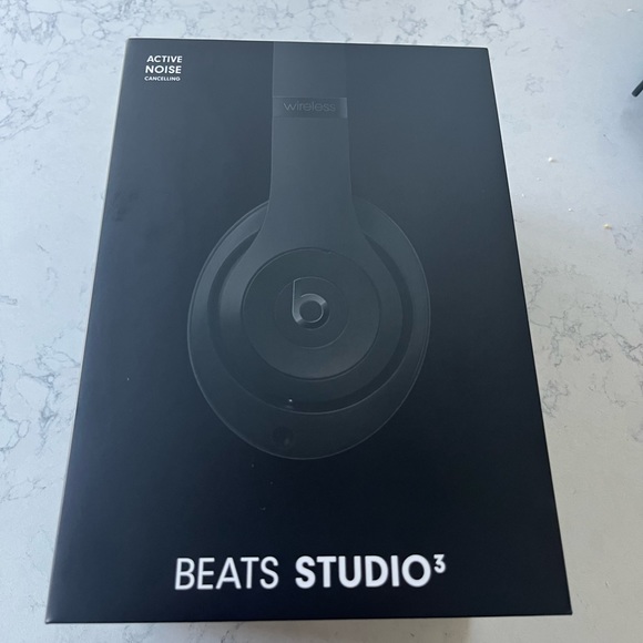 Beats By Dre Studio 3 Wireless, Noise Cancellation Headphones - Picture 2 of 3